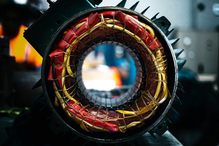 Detalhe de componente rotativo de motor